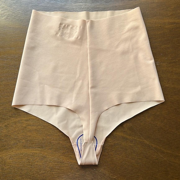 NEW Commando Classic Control Thong - Picture 6 of 7